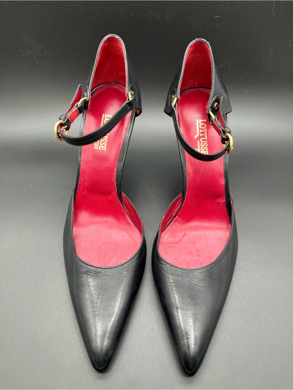 LOTTUSSE Black Leather Pointed Toe Ankle Strap Heels Pumps Red Insole 7.5 US